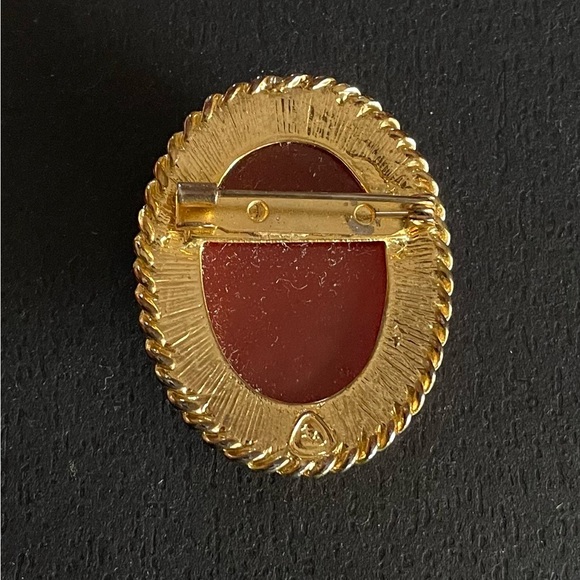 Vintage Cameo Pin Brooch with C Clasp - Picture 4 of 5
